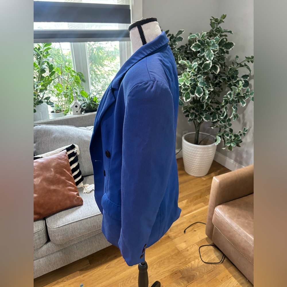 Christian Dior Women's Paris Blazer
Suit Jacket Size:6, NEW YORK
Blue - Picture 5 of 17
